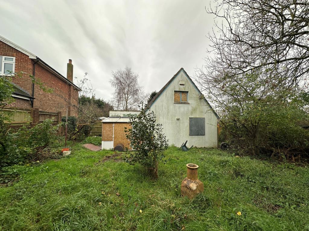 Lot: 40 - THREE-BEDROOM DETACHED HOUSE FOR REPAIR - External of Detached house from back